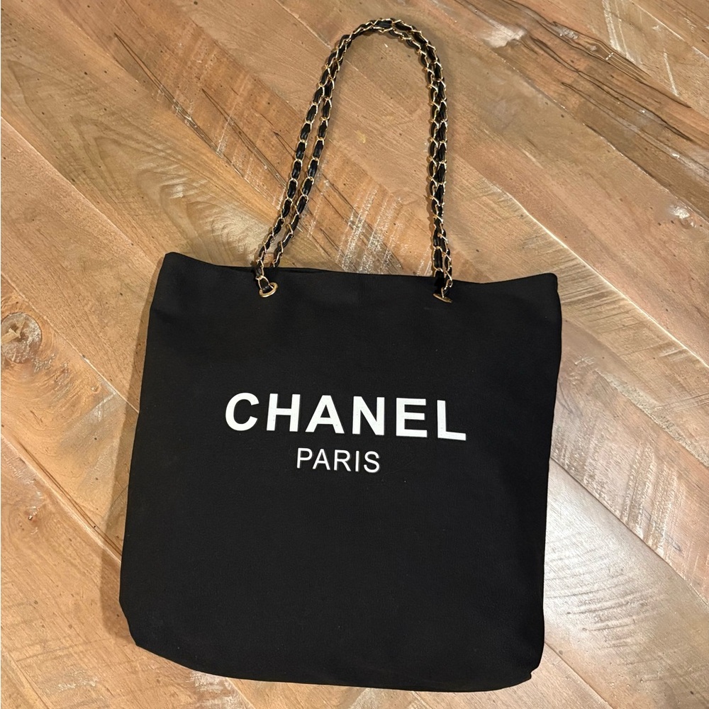 CHANEL Canvas Black Tote - Picture 2 of 15